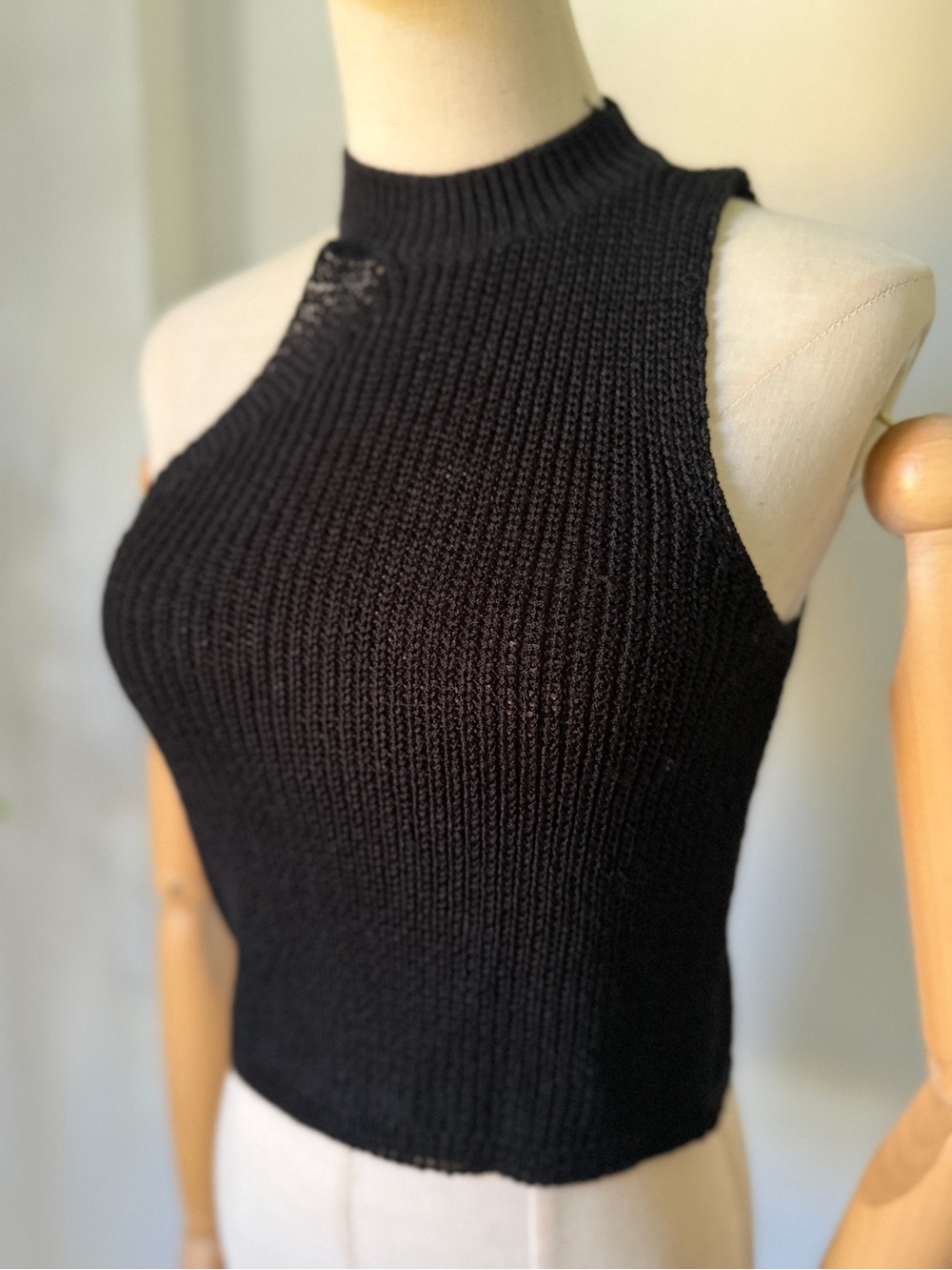 One-Shoulder Black Ribbed Knit Tank - Picture 4 of 5